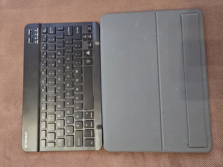 Tableta Lenovo Tab M11 4GB RAM 128GB cu tastatura si garantie pe 2 ani