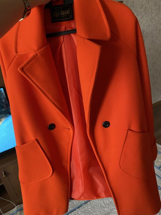 Продам пальто 42 размер