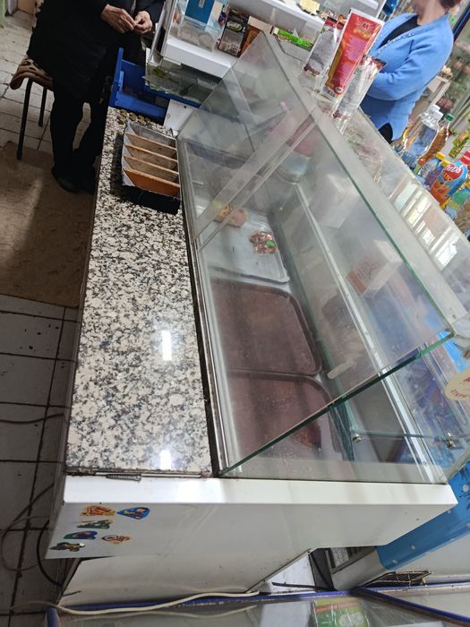 Витринный холодильник