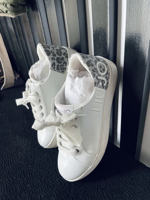 Tenesi liu jo tommy hilfiger