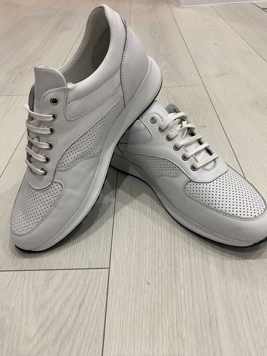 Продам кроссовки