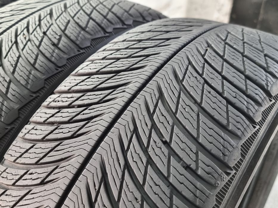 225/65/17 Michelin 4Броя: 300лв 6.5мм