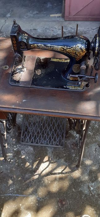 Masina de cusut Singer - veche.