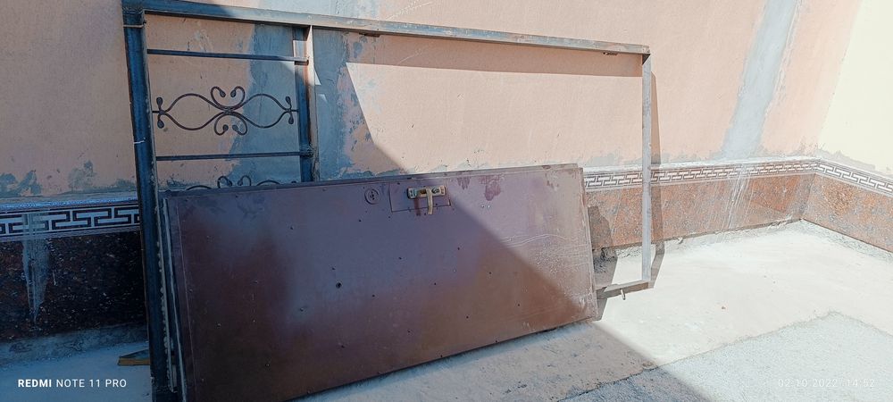 Металлическая дверь