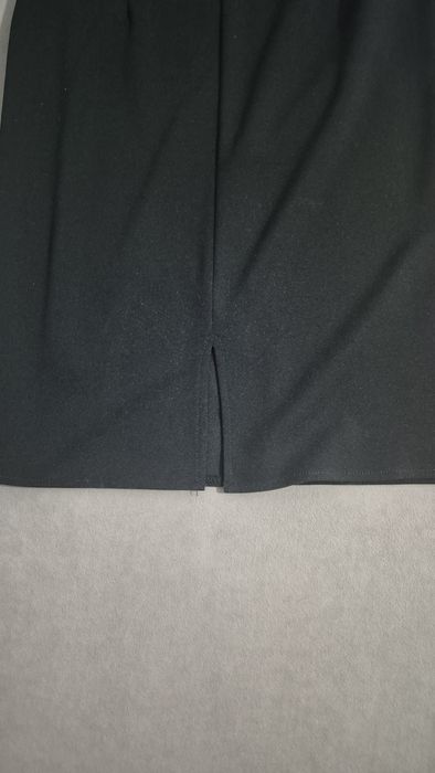 Чёрное платье приталинное