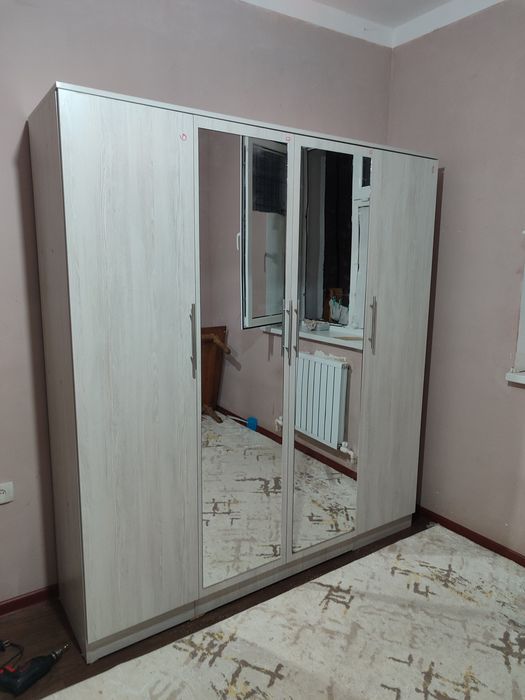 Shkaf sotiladi dastafka ustanovka bepul. Metri 990 mindan