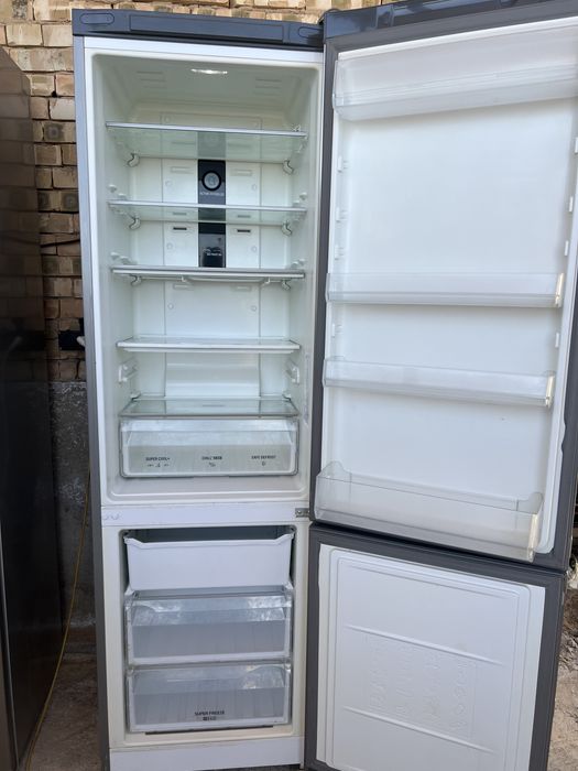 Холодилник в хорошием состаяний