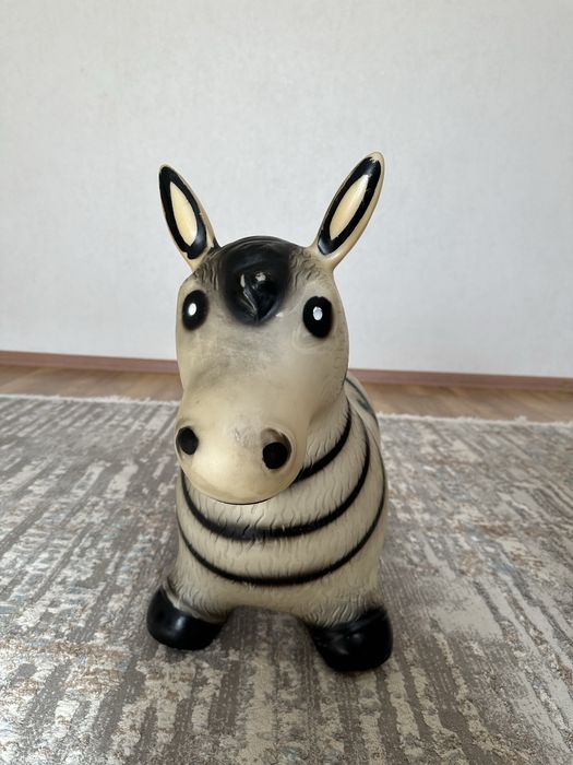 Продам игрушки -лошадок