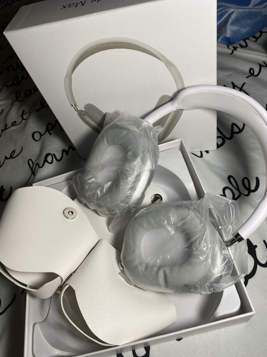 Casti Airpods Max desigilate noi noute