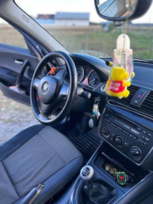 BMW seria 1 an 2006 2.0 benzina