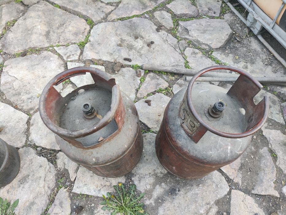 Газовые баллоны.