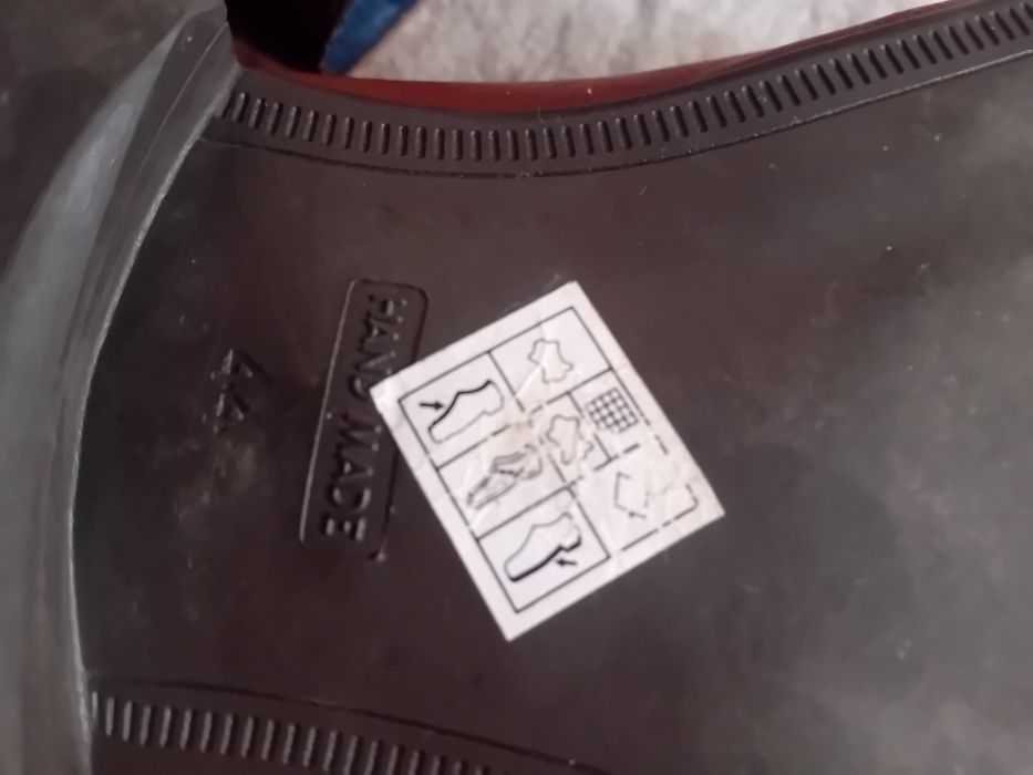 Vând pantofi de piele