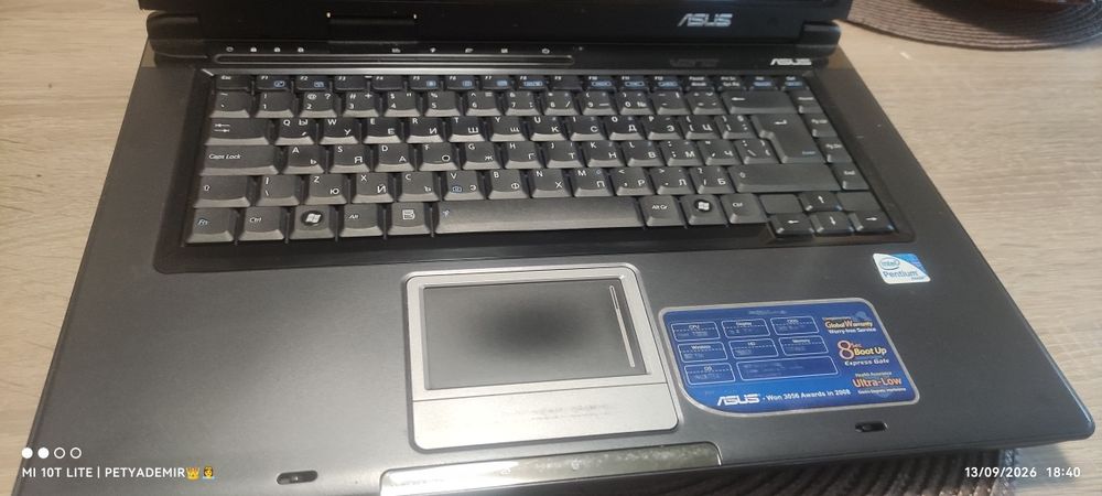 Лаптоп "ASUS"работещ