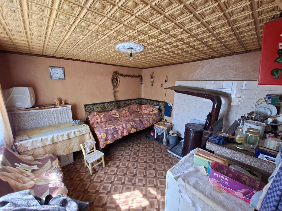 Продава къща в с.Равногор