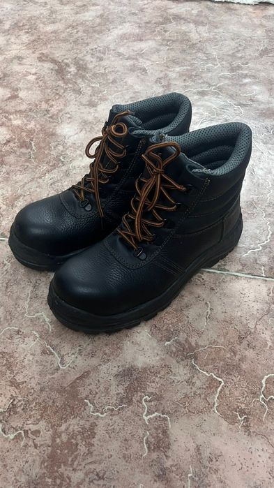 Продам рабочие сапоги
