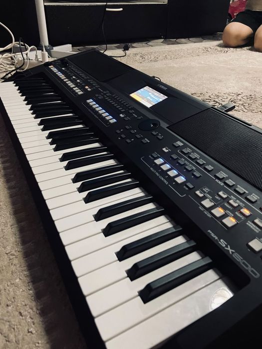 YAMAHA PSR SX 600 Продам