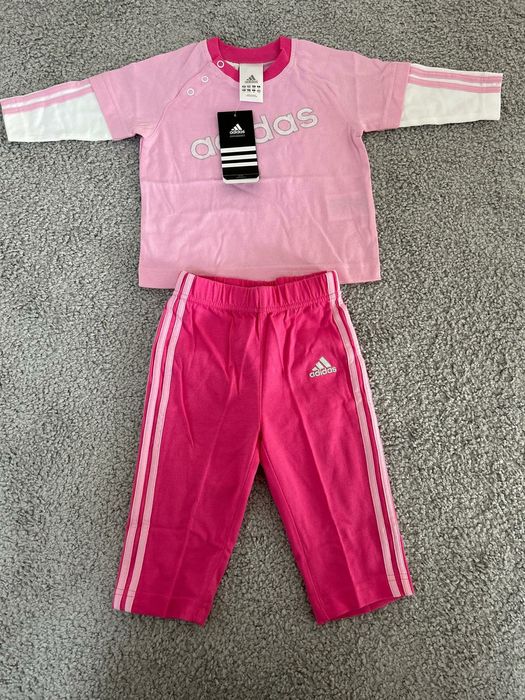 Trening Adidas Baby pentru fetițe, nou, sigilat
Tr