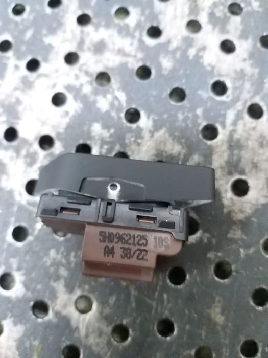 Buton blocare usi vw golf 8 cd1 5h0962125