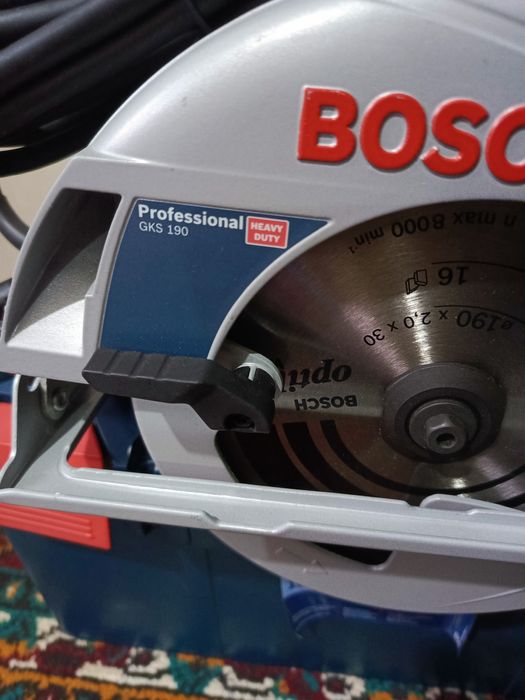 Продаю циркулярная пила Bosch GKS 190 оригинальная и абсолютно новая.