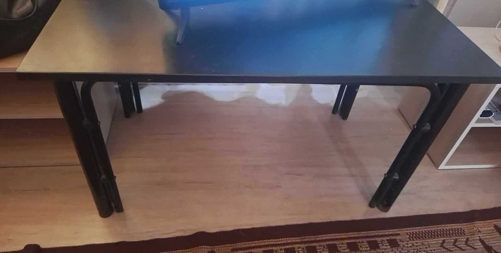 диванче с маса