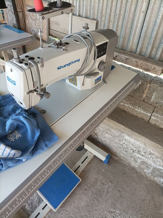 Швейная машинка аверлог