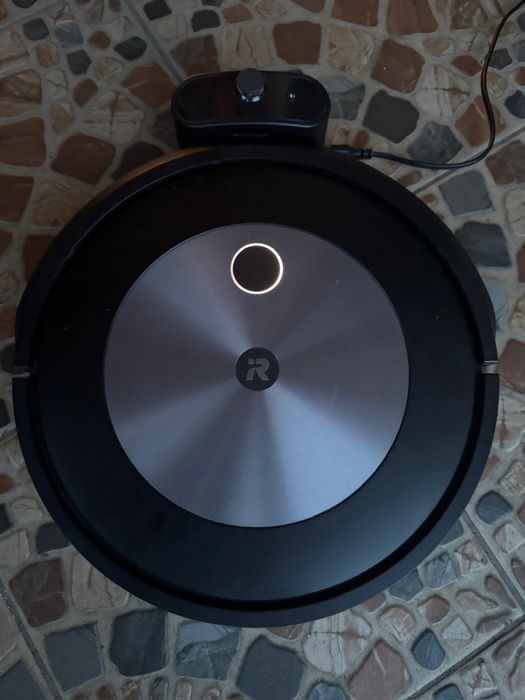 Aspirstor iRobot Roomba seria j7