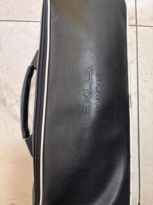 Продам набор автомоб. Лексус. Чехол