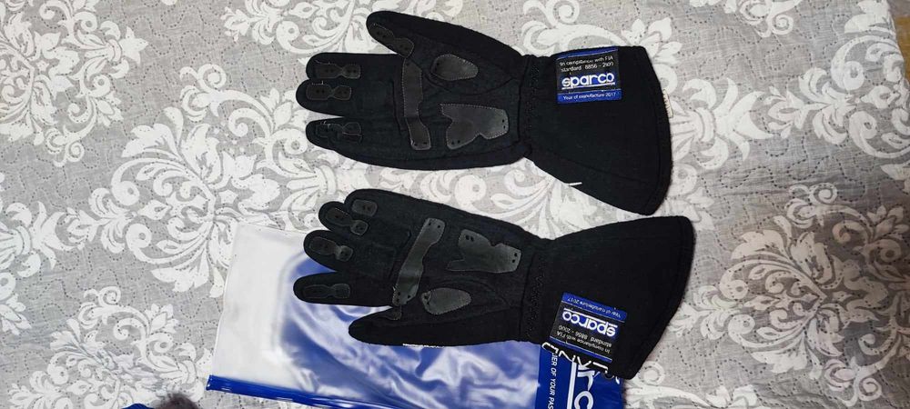 Ръкавици.  Спарко
