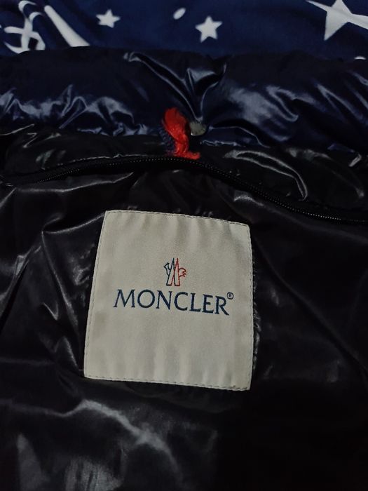Geaca moncler albastră