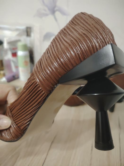 Сапоги новые  стильные зимние 38 разм. Туфли 39 разм новые турецкие