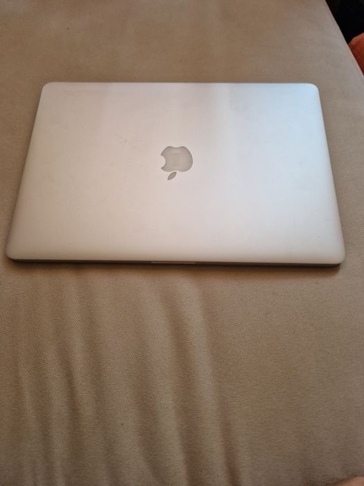 Apple MacBook Pro 15" - 16 GB RAM 2.2 GHz i7 / Макбук Про 15 инча