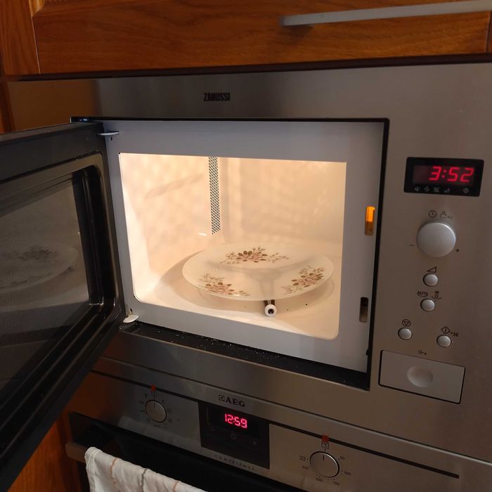 Микровълнова печка Зануси