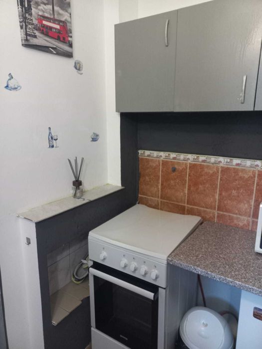 Cameră de cămin de vânzare, stil garsonieră, zonă Valea Roșie , Craiova- ideală pentru investiție sau locuit