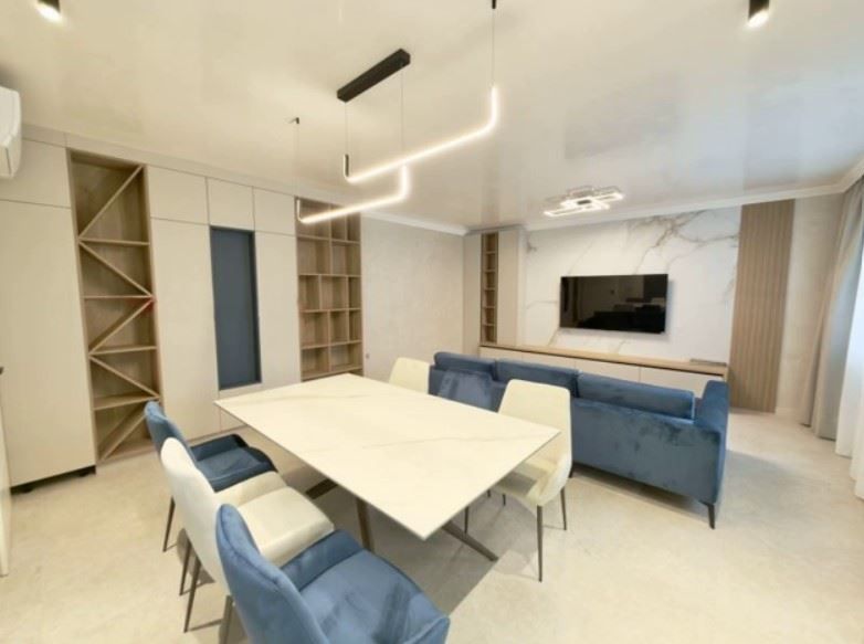 Дава се под наем Тристаен апартамент в София, Люлин 10 - 91 кв.м за 916.47 € - Снимка #1