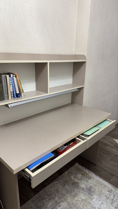 стол для учебы))