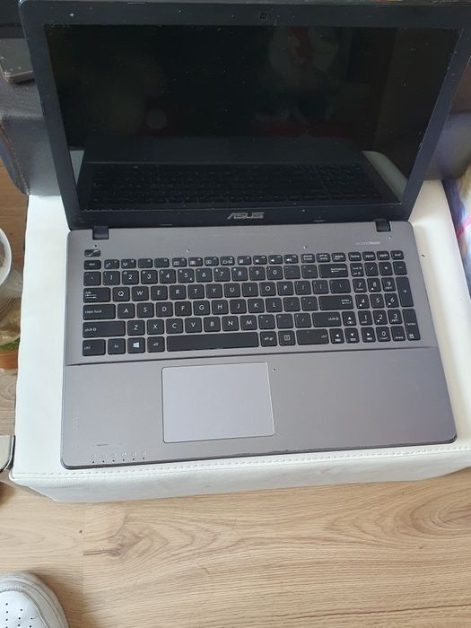 Vând Laptop de Gaming Asus  i5-6300HQ 15.6" Nvidia GTX 950M 8GB RAM