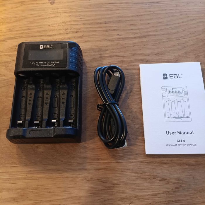 НОВО! Универсално зарядно за батерии AA / AAA – 4 гнезда с LCD дисплей