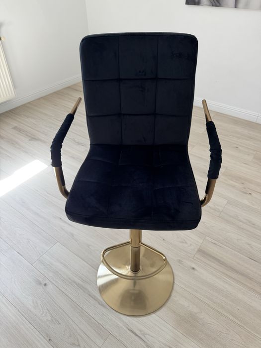 Scaun si masuta salon