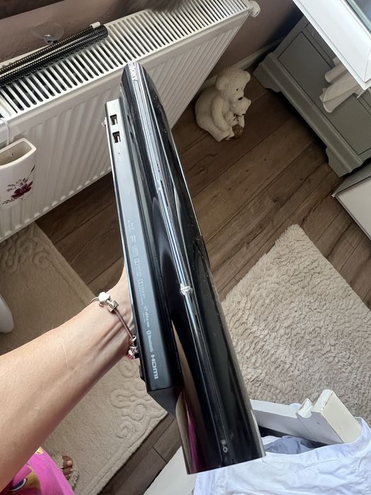 PlayStation 3 Super Slim + controller original Sony + cabluri