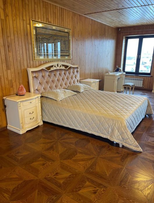 Продам спальный гарнитур.