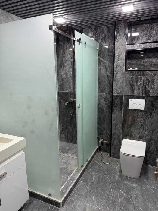 Микрорайон. Продается 4-х комнатная квартира, 2-й этаж, новый ремонт.