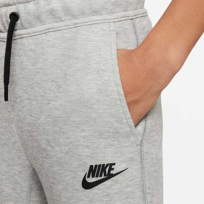 Оригинална долница Nike Tech Fleece сива или черна размери 158 и 170см