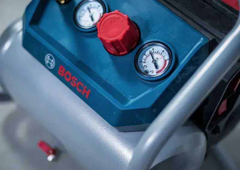 Акумулаторен компресор Bosch 18V GKO18V-51 , 51 л/мин, 8 барa , без батерии и зарядно