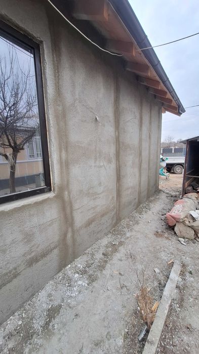 Realizăm tencuială mecanizată clasică și tencuială manuală