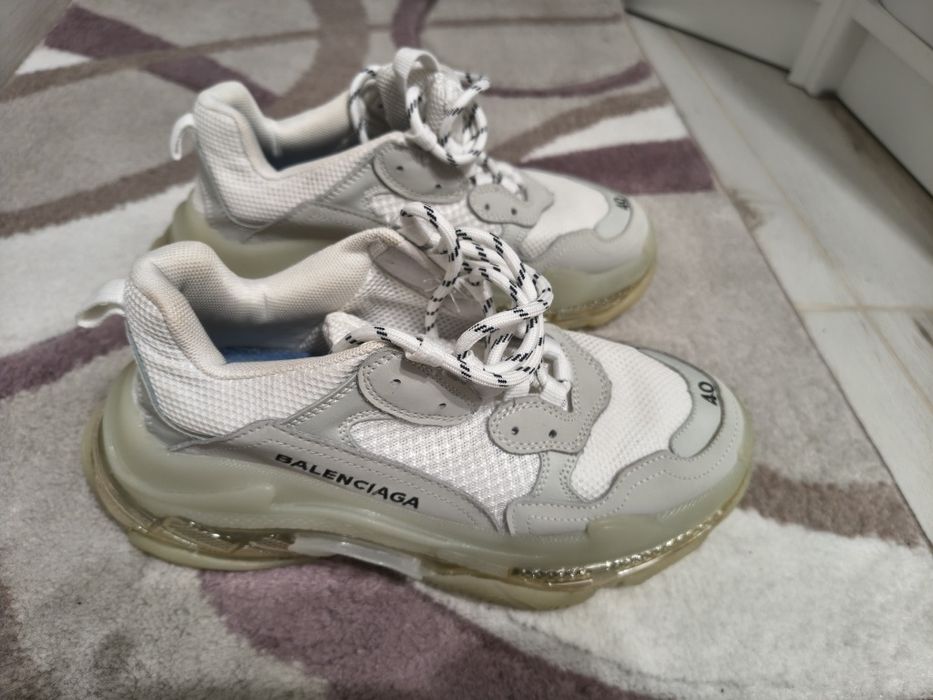 Vând adidași Balenciaga Triple S