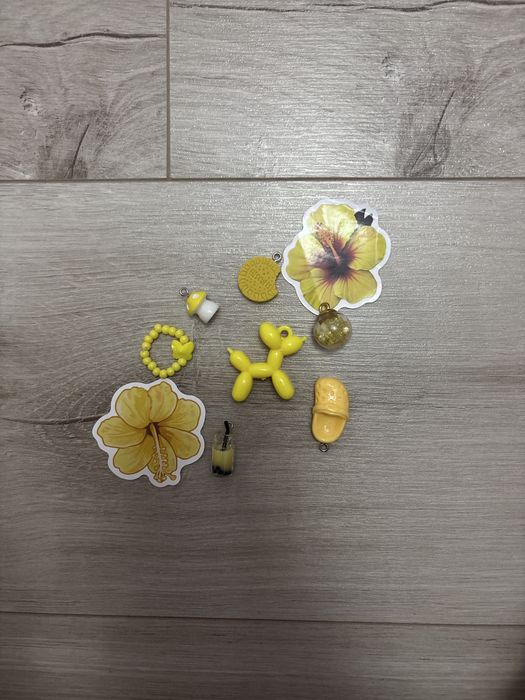 Висулки и стикери