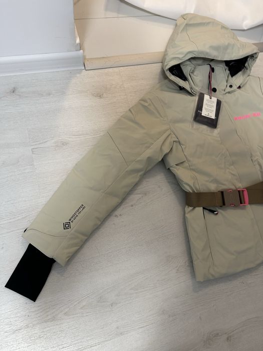 Geaca Moncler fabricata in Romania 2026