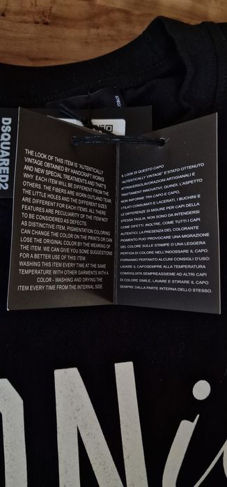 Оригинална черна тениска Dsquared2, модел ICONique (100% памук!)