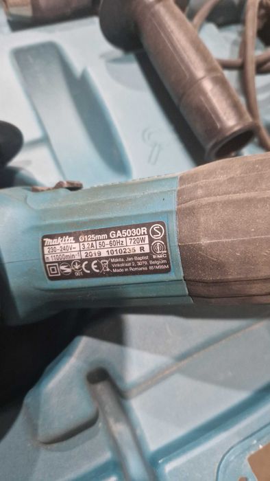 Set polizor unghiular Makita GA5030 + Masina de gaurit HP1631