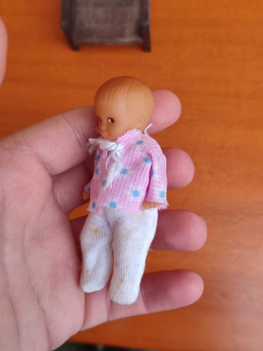 Păpușă miniaturală